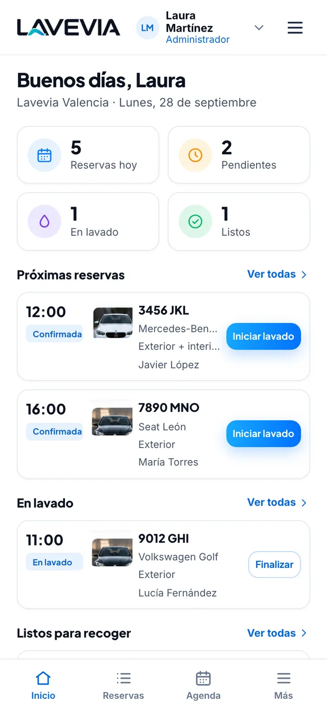 Pantalla de Lavevia en un móvil: resumen del día del centro con reservas de hoy, pendientes, en lavado y listas.